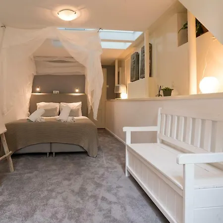 Vondel Bed & Breakfast *